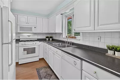 385 Maplewood Drive, Pittsburgh, PA 15243 - Photo 8