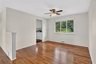 385 Maplewood Dr, Pittsburgh, PA 15243 - Photo 6