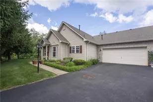 6135 Caledonia Ct, South Fayette, PA 15017 - Photo 2