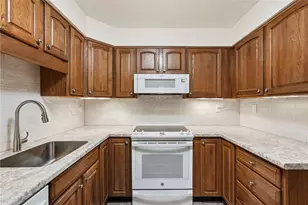 1500 Cochran Rd, Scott Township, PA 15243 - Photo 16