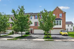 1023 Grey Fox Cir, Collier Township, PA 15017 - Photo 2