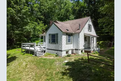 383 Lakeview Drive, South Strabane, PA 15301 - Photo 2