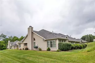 1903 Hunt Club Dr, Hempfield Township, PA 15601 - Photo 4
