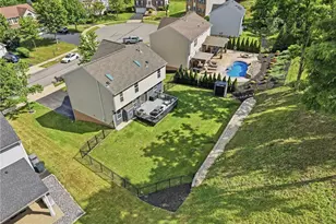 224 Beagle Dr, Moon/Crescent Twp, PA 15108 - Photo 4