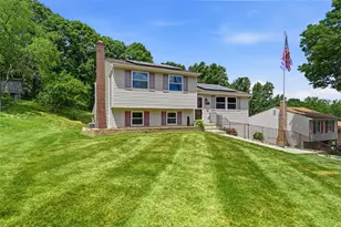 728 Skyview Dr, Cranberry Township, PA 16066 - Photo 2