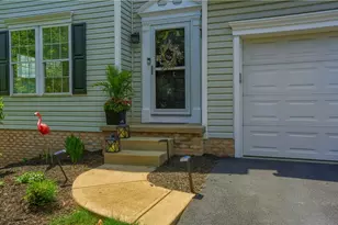 1821 Pioneer Dr, Pittsburgh, PA 15143 - Photo 2