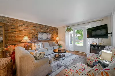 940 Margarite Dr #K, Scott Township, PA 15216 - Photo 4