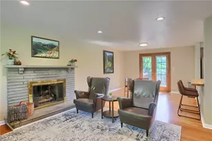 308 Holiday Dr, Ross Twp, PA 15237 - Photo 10