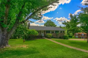 308 Holiday Dr, Ross Twp, PA 15237 - Photo 2
