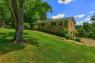 308 Holiday Dr, Ross Twp, PA 15237 - Photo 4