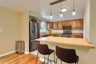 308 Holiday Dr, Ross Twp, PA 15237 - Photo 16
