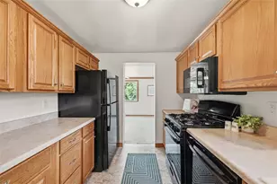 73 Clifford Dr, Green Tree, PA 15220 - Photo 16