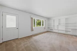 2259 Saratoga Dr, Hermitage, PA 16148 - Photo 2