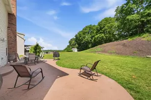 957 Douglas Dr, Pittsburgh, PA 15239 - Photo 2