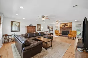 957 Douglas Dr, Pittsburgh, PA 15239 - Photo 4