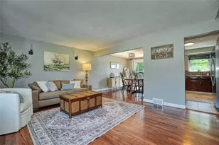 318 Smallwood Dr, Moon/Crescent Twp, PA 15108 - Photo 2