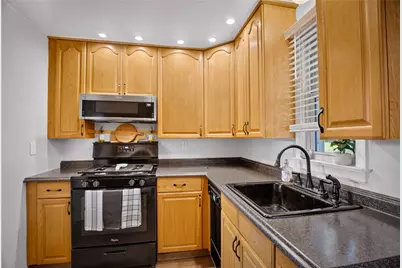 1591 Greencrest Dr, Pittsburgh, PA 15226 - Photo 12