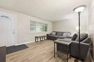 1710 Gina Dr, West Mifflin, PA 15122 - Photo 4