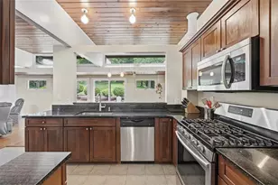 2322 Marbury Rd, Pittsburgh, PA 15221 - Photo 8