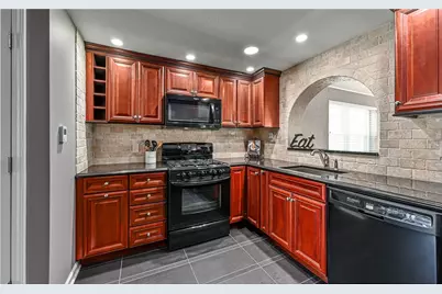 101 Upper Dr, Ross Twp, PA 15214 - Photo 8