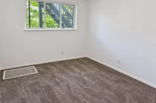 726 E 9th Ave, Munhall, PA 15120 - Photo 6