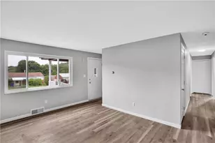 746 Providence Dr, Pittsburgh, PA 15239 - Photo 8