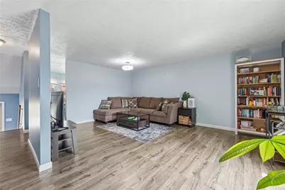 5131 Daube Dr, Pittsburgh, PA 15236 - Photo 4