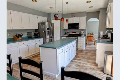 570 Peregrine Dr, North Huntingdon, PA 15642 - Photo 8
