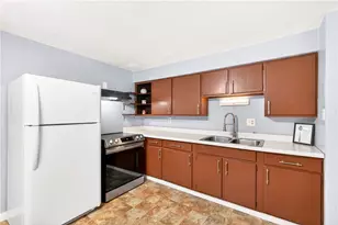 930 Academy Heights Dr, Hempfield Township, PA 15601 - Photo 6