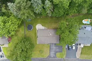 148 Dwellington Dr, Middlesex Township, PA 16059 - Photo 2