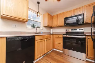 222 Castle Creek Dr, Seven Fields Boro, PA 16046 - Photo 4