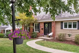 724 Scrubgrass Rd, Pittsburgh, PA 15243 - Photo 1