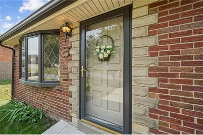 531 Lucy Dr, Pittsburgh, PA 15236 - Photo 2