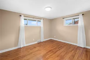 1654 Hollyrood Rd, Pittsburgh, PA 15227 - Photo 10