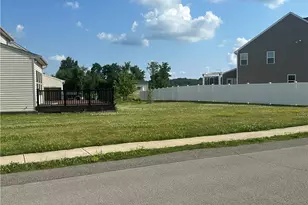 2932 Pinnacle Dr, South Fayette, PA 15057 - Photo 4