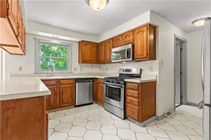 5848 Brian Dr, Bethel Park, PA 15102 - Photo 8
