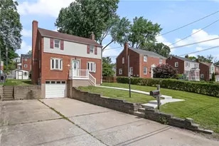 2062 Elmbrook Ln, Scott Township, PA 15243 - Photo 2