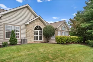 1701 Heather Heights Dr, Moon/Crescent Twp, PA 15046 - Photo 1