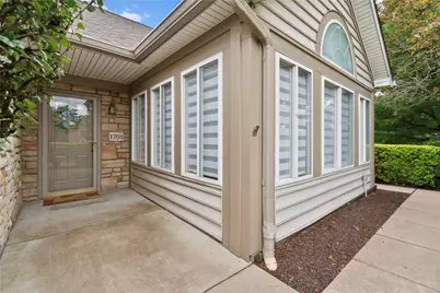 1701 Heather Heights Dr, Moon/Crescent Twp, PA 15046 - Photo 2
