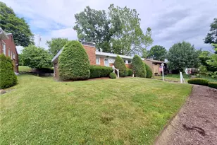 1247 Lakemont Dr, Pittsburgh, PA 15243 - Photo 2