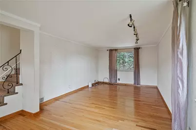 3931 Boulevard Dr, Pittsburgh, PA 15217 - Photo 2