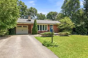 1860 Rockwell Dr, Hermitage, PA 16148 - Photo 2
