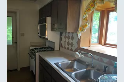 2203 Lindalan Drive, Elizabeth Twp/Boro, PA 15135 - Photo 4