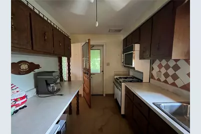 2203 Lindalan Drive, Elizabeth Twp/Boro, PA 15135 - Photo 6