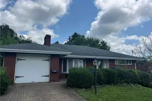 2203 Lindalan Dr, Elizabeth Twp/Boro, PA 15135 - Photo 2