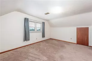 979 Crest Ln, Scott Township, PA 15106 - Photo 14