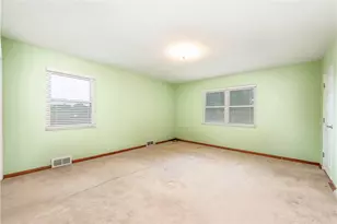 979 Crest Ln, Scott Township, PA 15106 - Photo 6