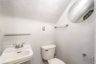 979 Crest Ln, Scott Township, PA 15106 - Photo 16