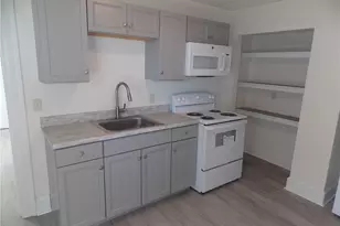 727 W Beaver, Zelienople, PA 16063 - Photo 2