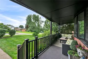 2 Eichelberger Dr, Robinson Twp, PA 15108 - Photo 2
